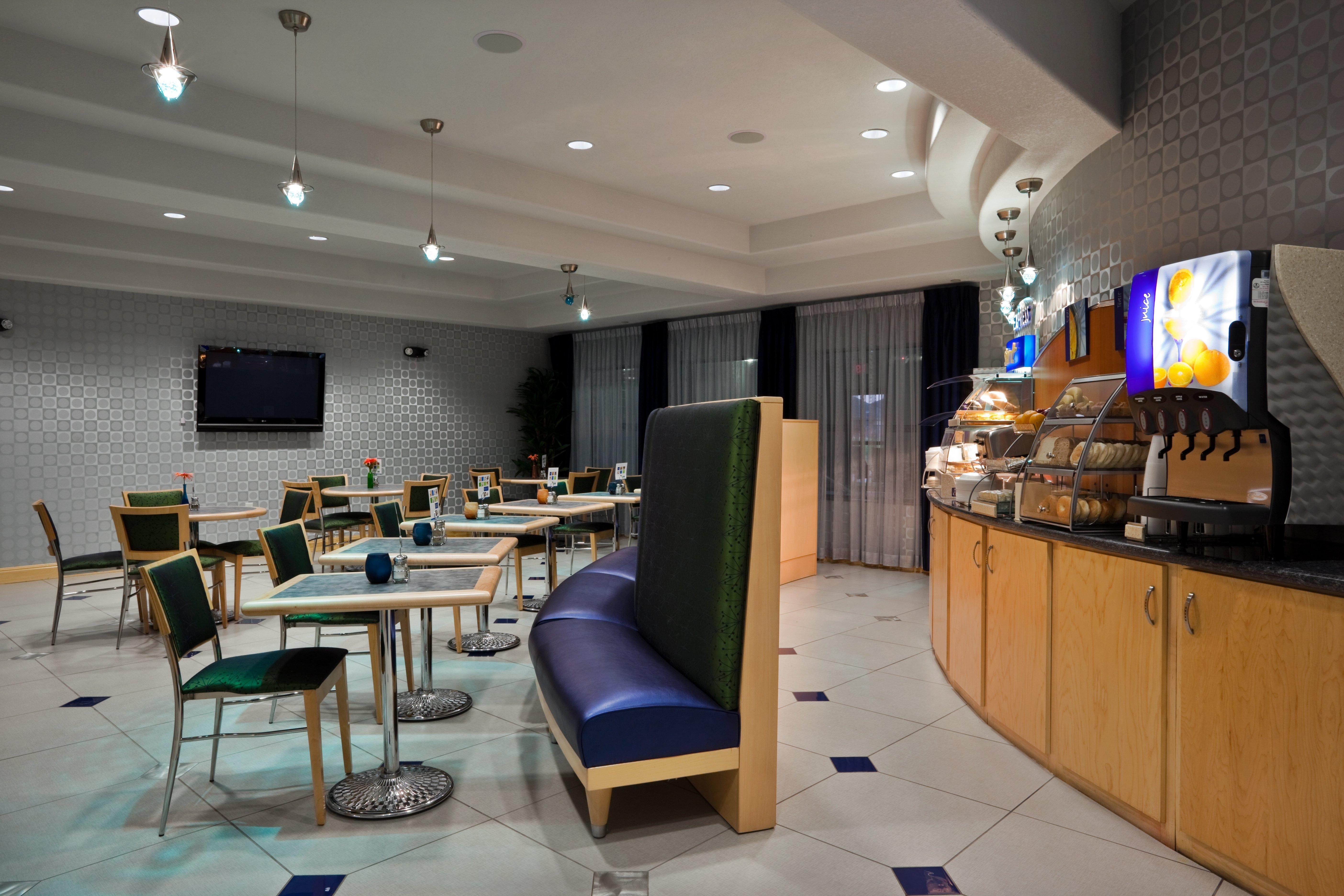 Express & Austin Ne-hutto By Ihg Hutto