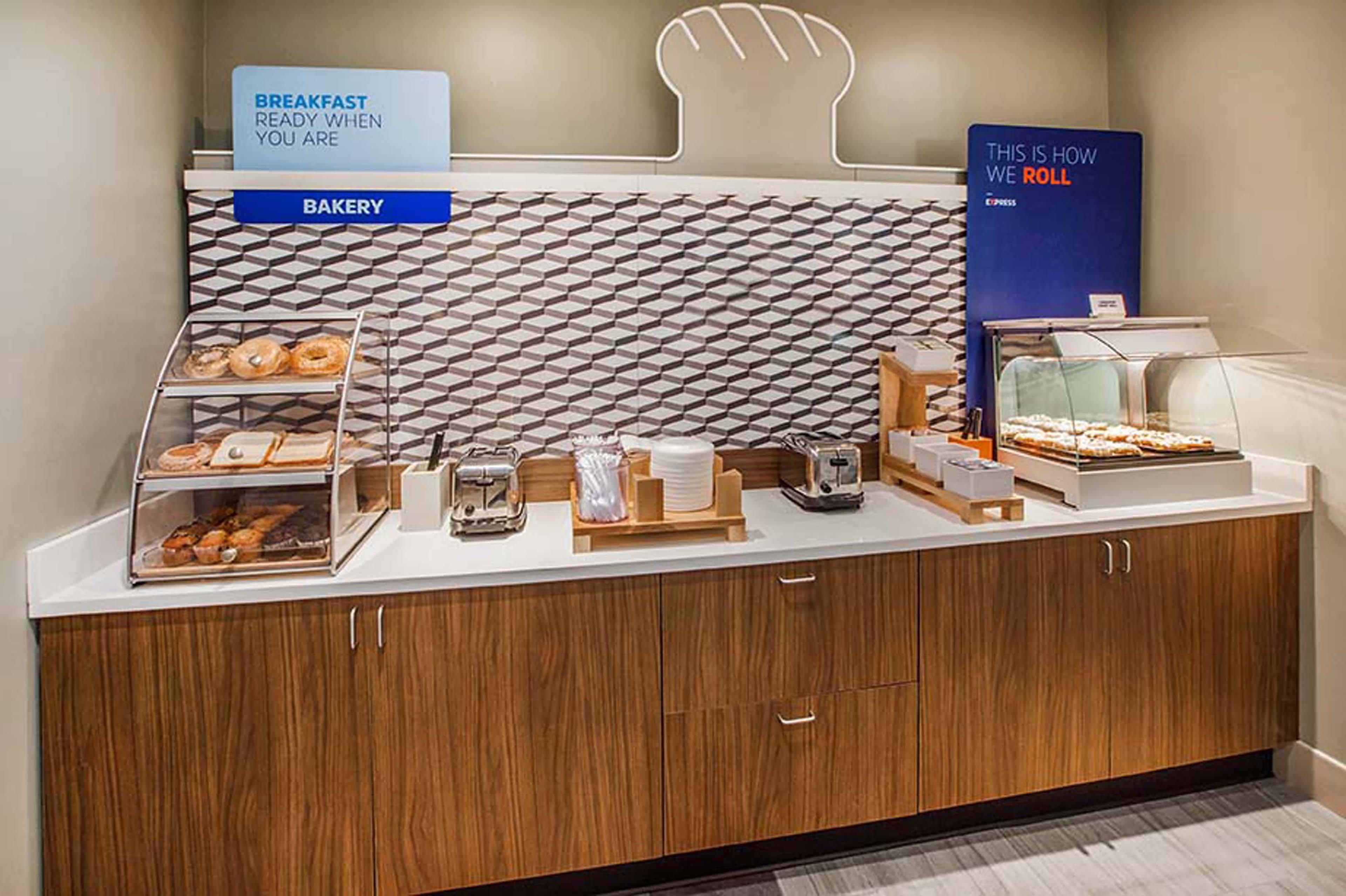 Hotel Express & Austin Ne-hutto By Ihg 2*
