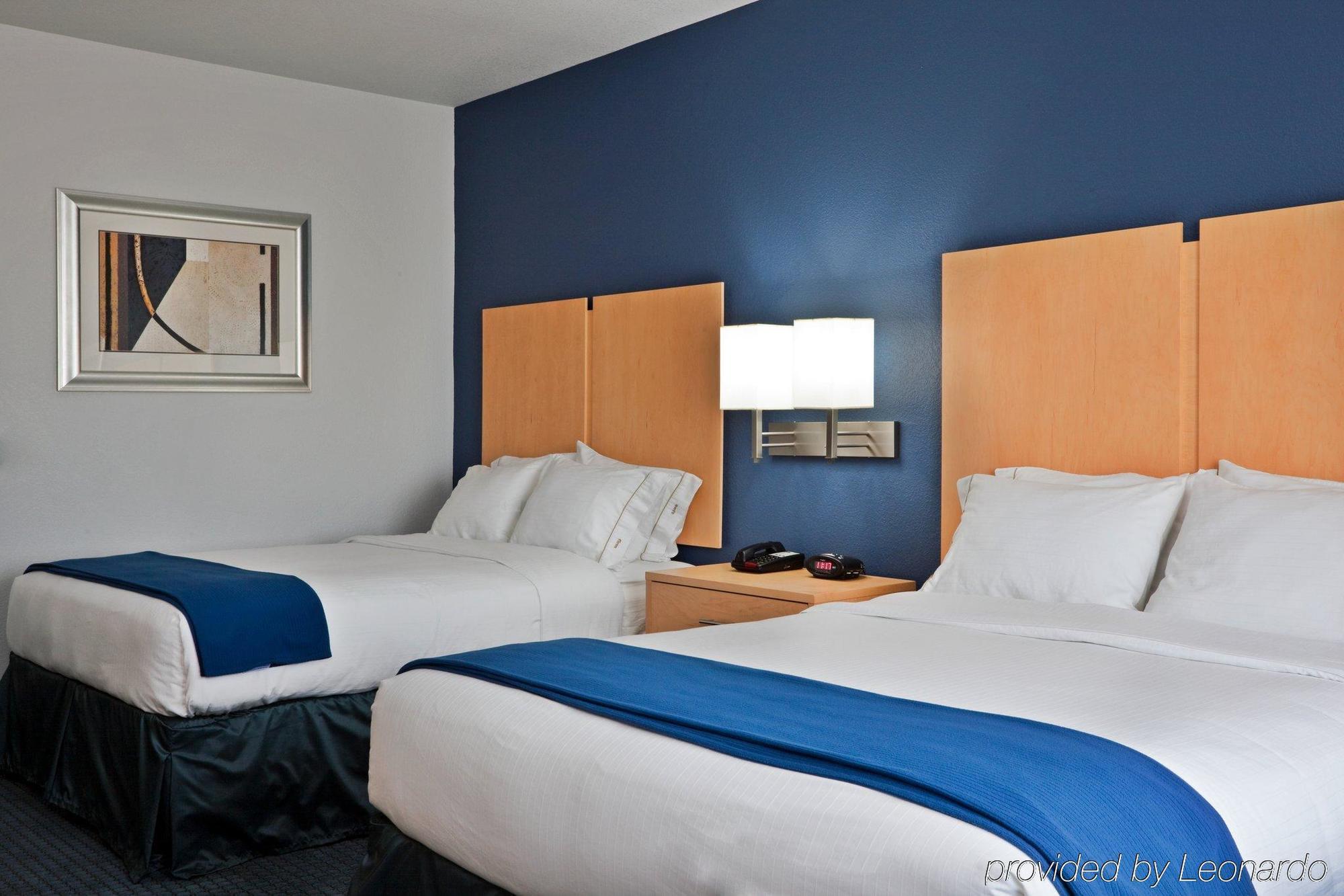 Hotel Express & Austin Ne-hutto By Ihg 2*