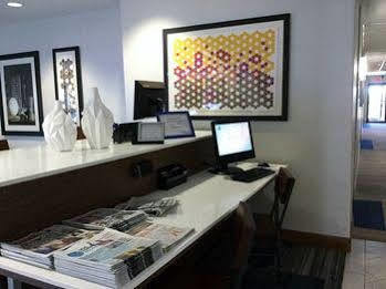 Hotel Express & Austin Ne-hutto By Ihg 2*