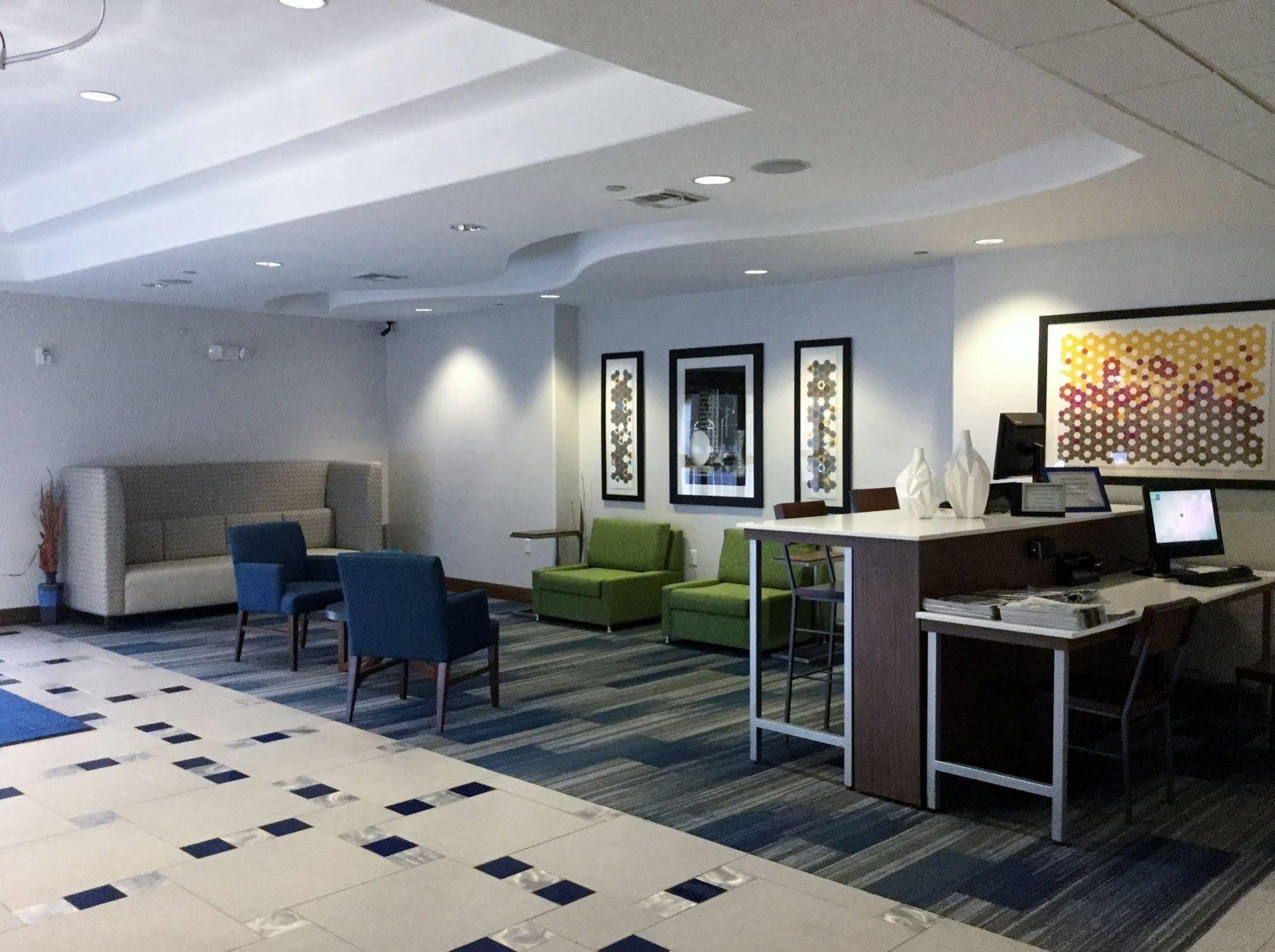 Hotel Express & Austin Ne-hutto By Ihg Hutto