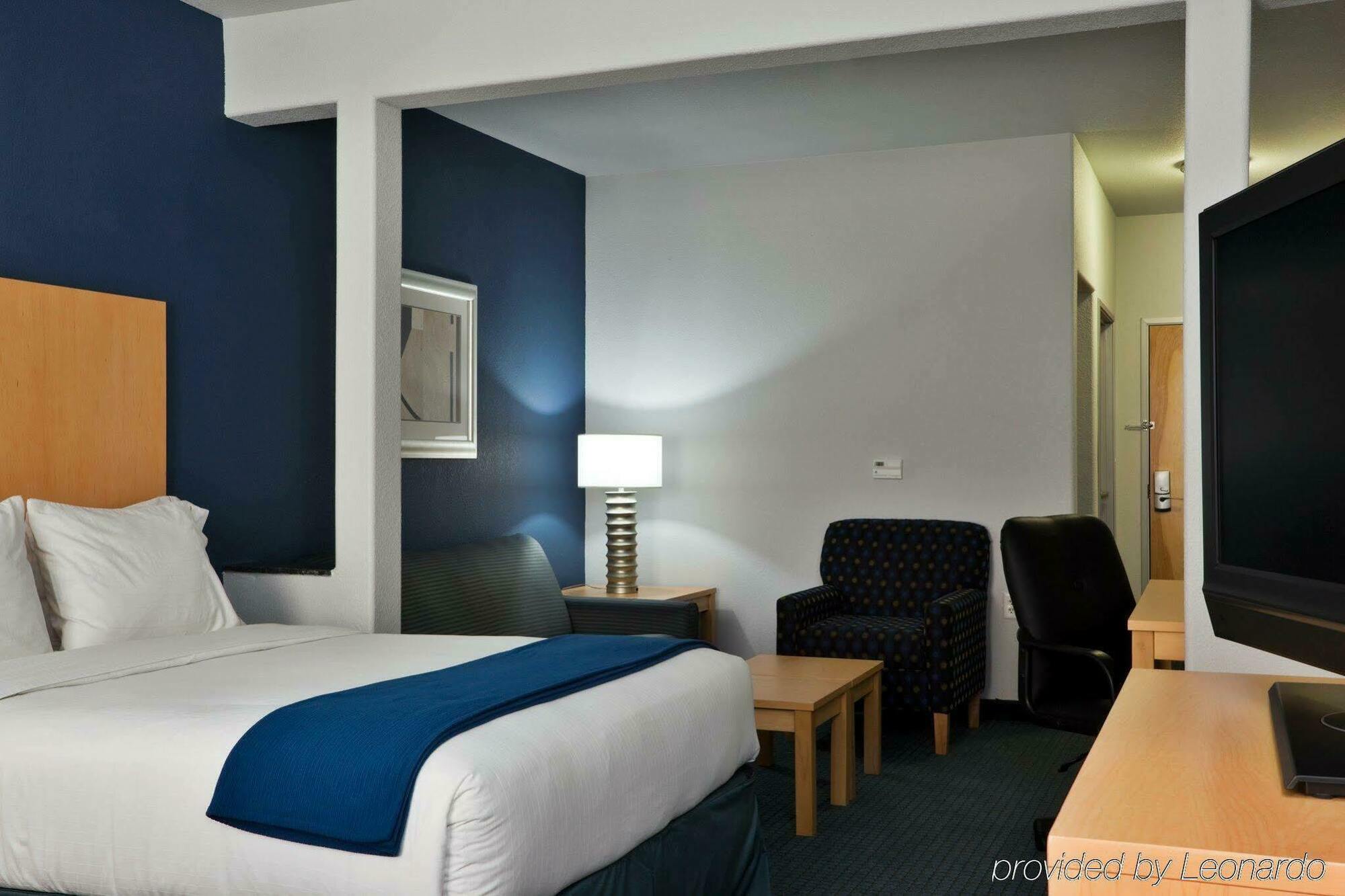 Express & Austin Ne-hutto By Ihg 2* Hutto