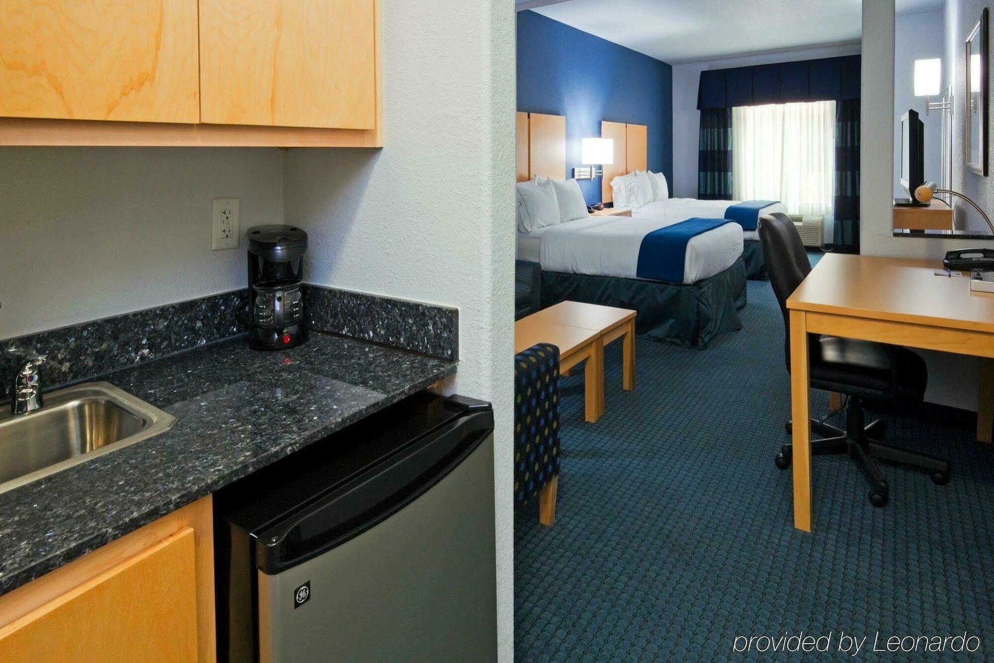 Express & Austin Ne-hutto By Ihg Hotel