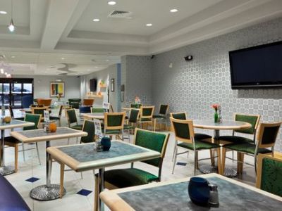Hotel Express & Austin Ne-hutto By Ihg 2*