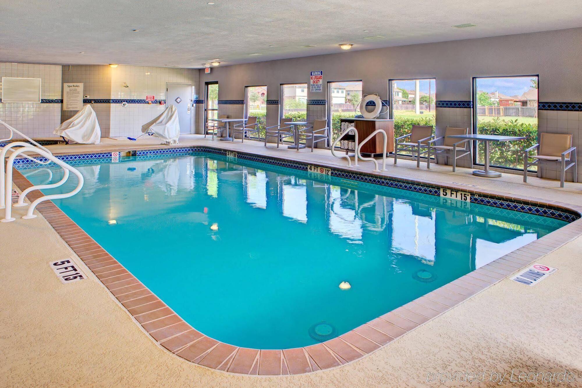 Hotel Express & Austin Ne-hutto By Ihg 2*